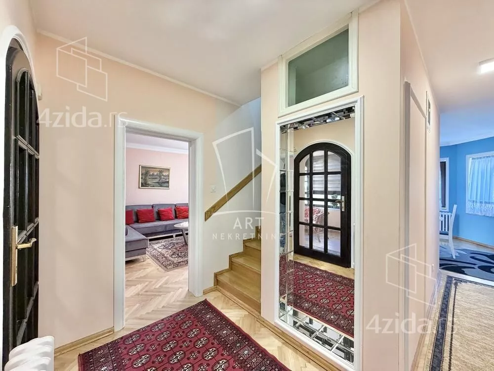 Petosoban stan | 4zida