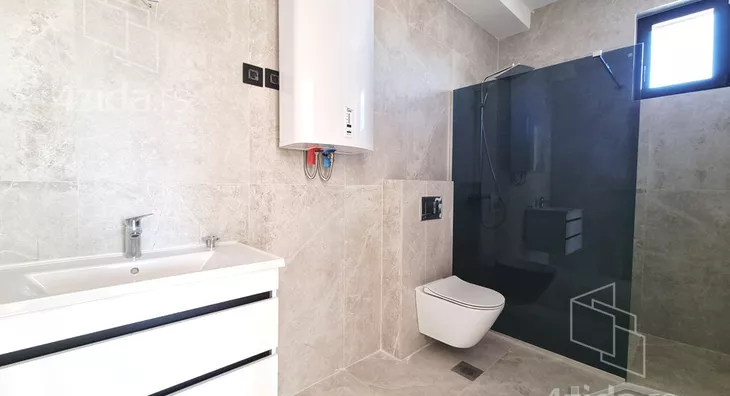 Četvoroiposoban stan | 4zida