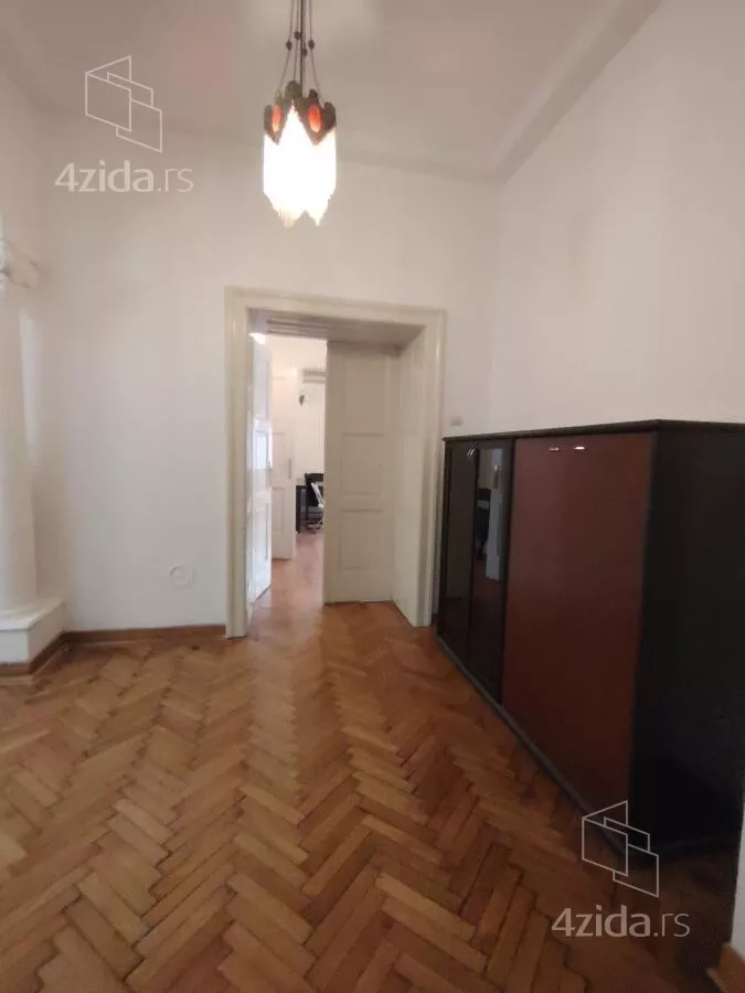 Šestosoban stan | 4zida