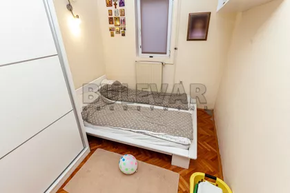 Kninska | 4zida.rs