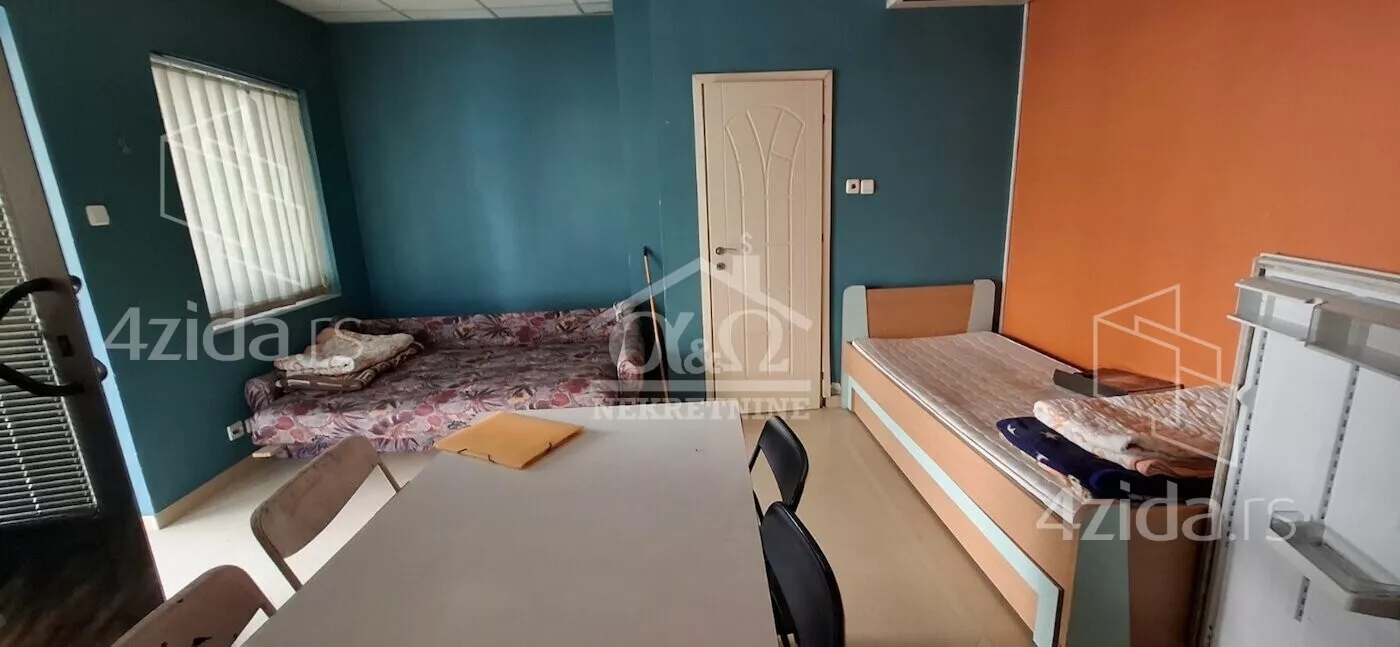 Poslovna zgrada | 4zida