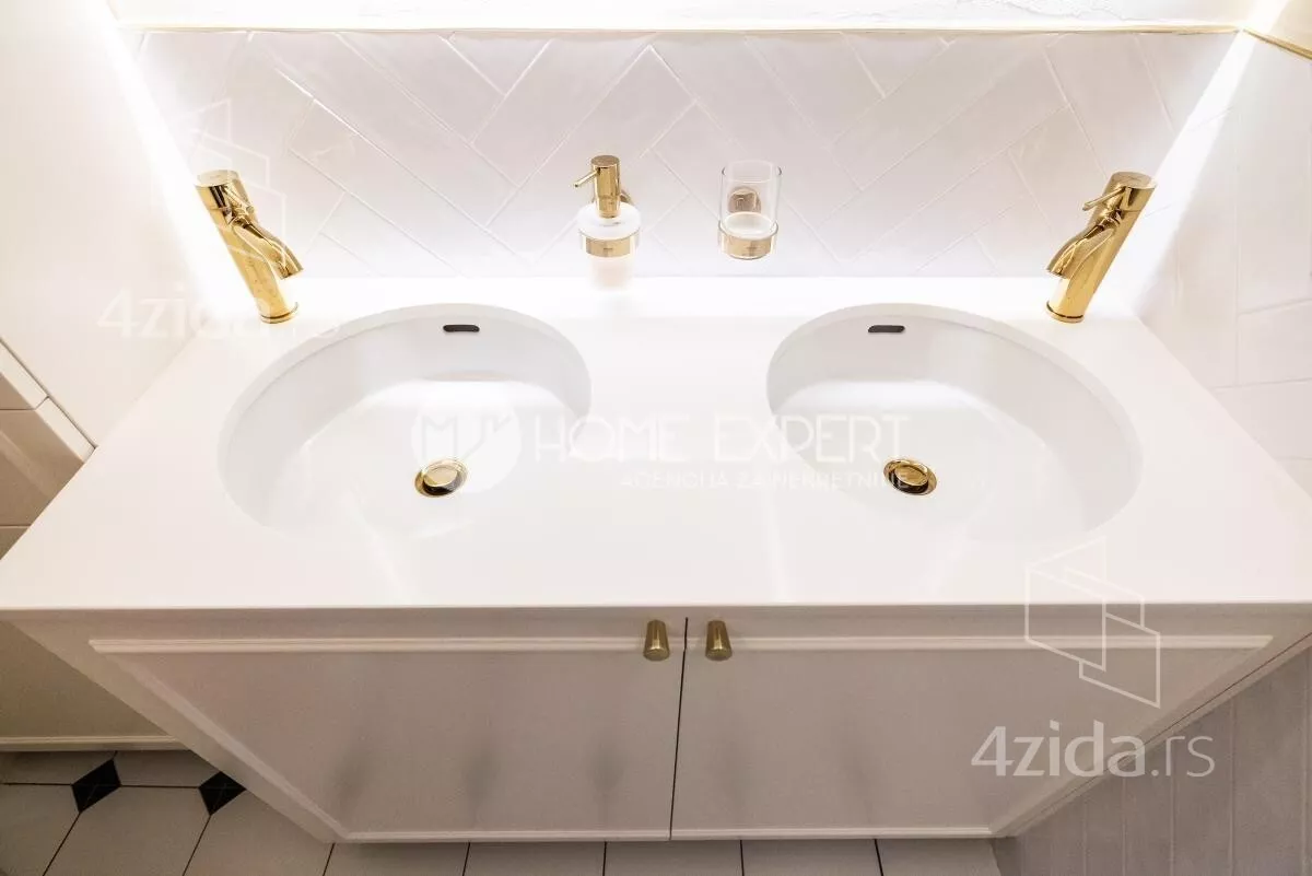 Petosoban stan | 4zida