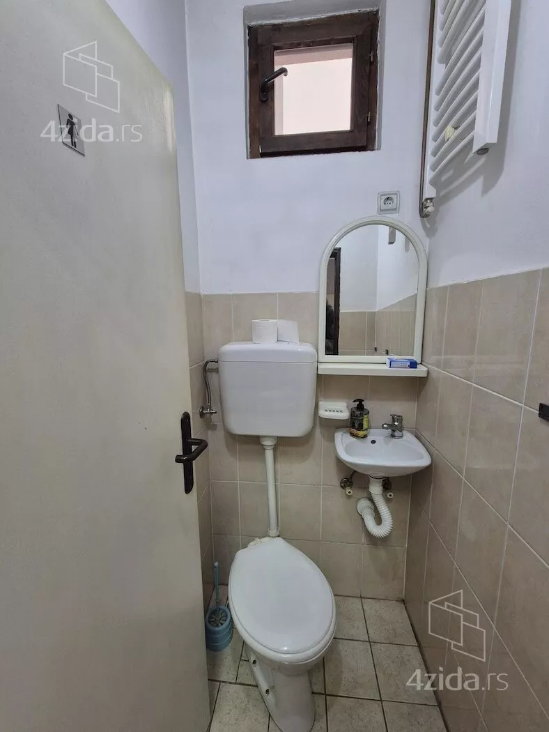 Poslovna zgrada | 4zida