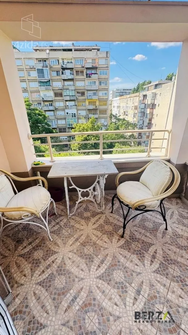 Četvoroiposoban stan | 4zida