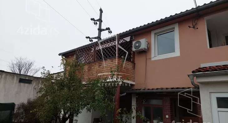 Četvoroiposoban stan | 4zida