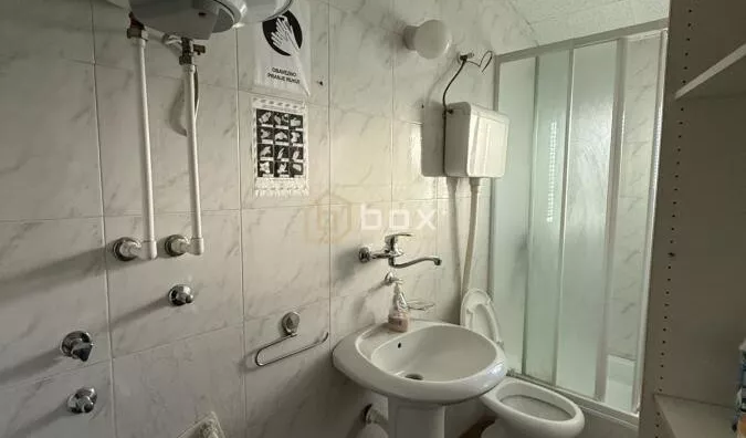 Poslovna zgrada | 4zida