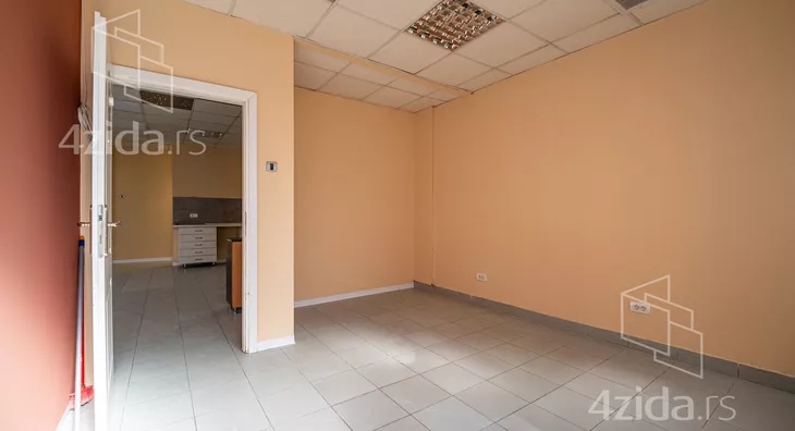 Poslovna zgrada | 4zida