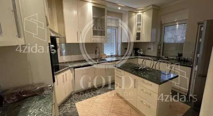 4-etažna kuća | 4zida