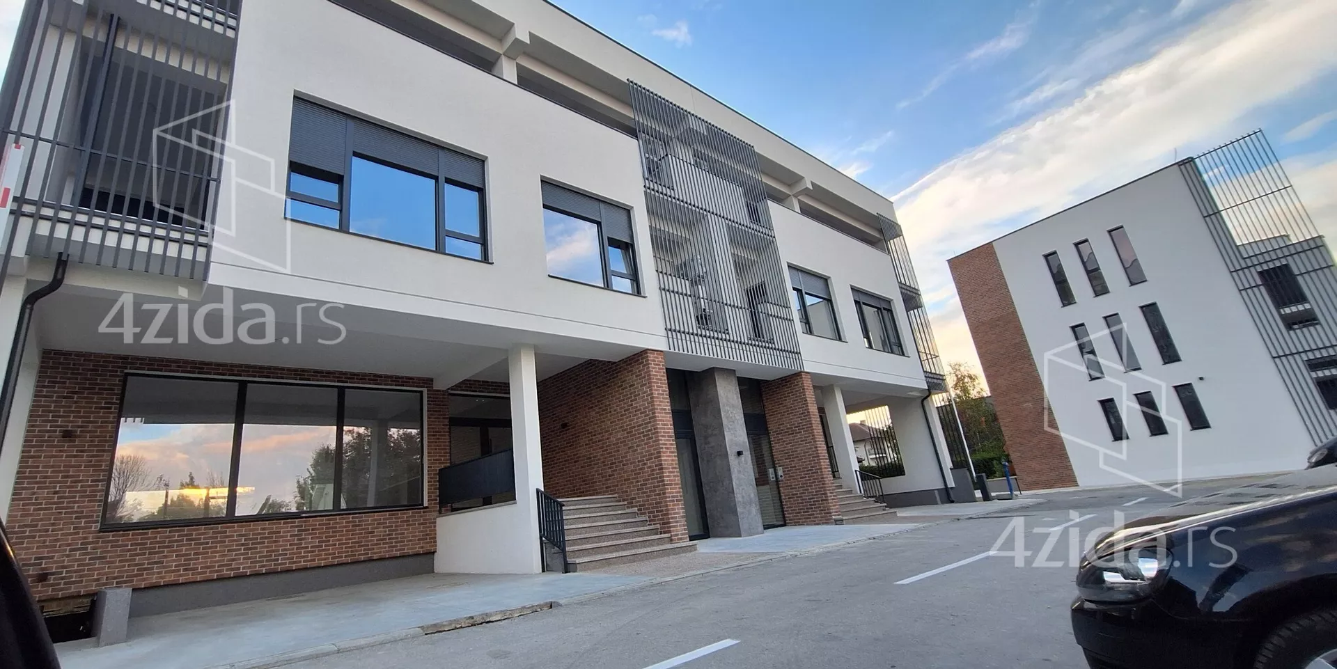 Poslovna zgrada | 4zida