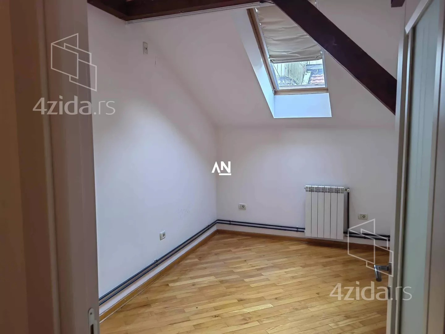 Šestoiposoban stan | 4zida