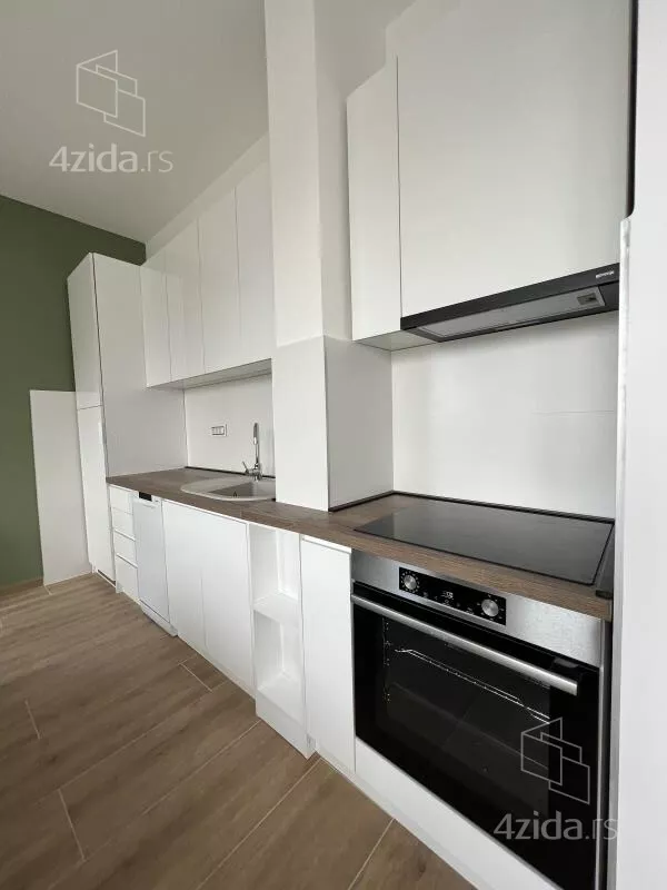 Šestosoban stan | 4zida