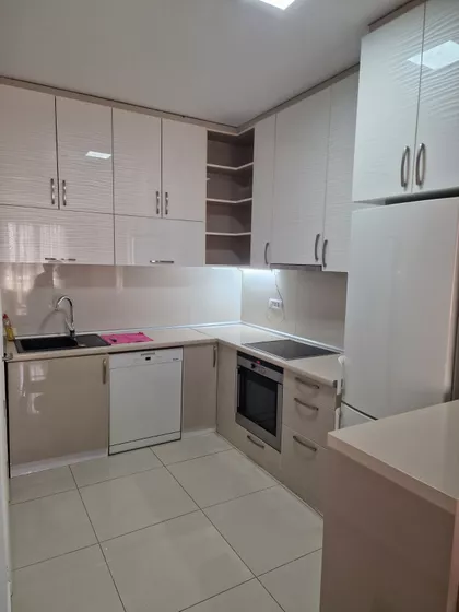 Karađorđeva 27 | 4zida.rs