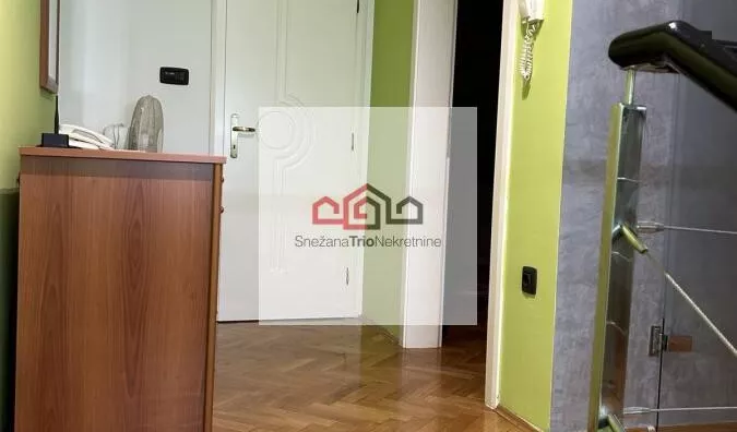 Četvoroiposoban stan | 4zida