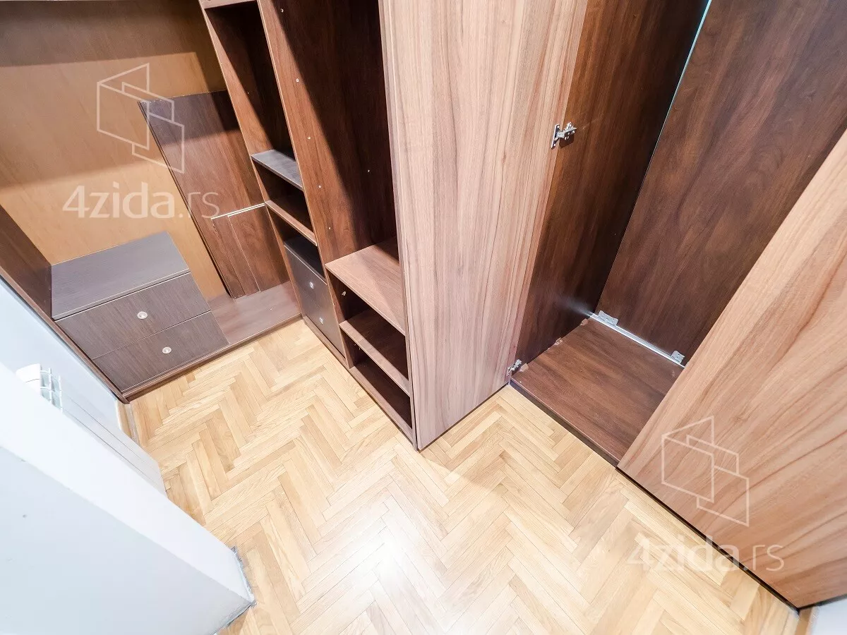 Šestosoban stan | 4zida