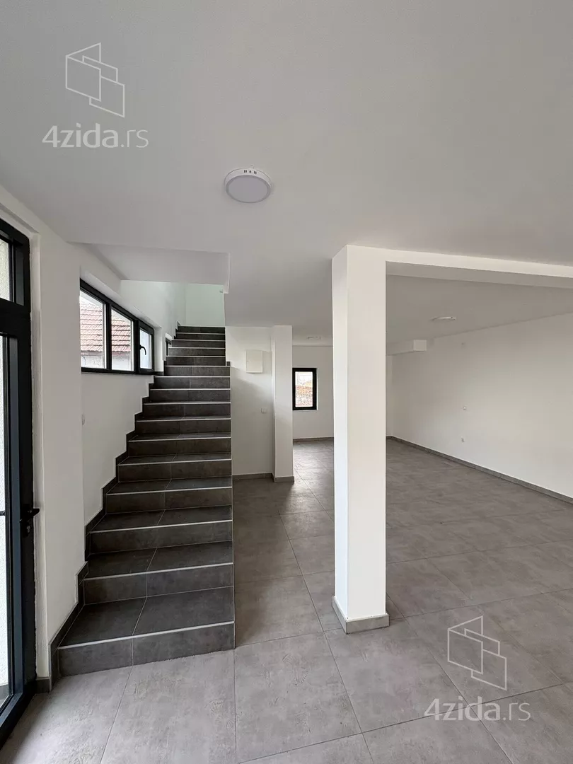 Poslovna zgrada | 4zida