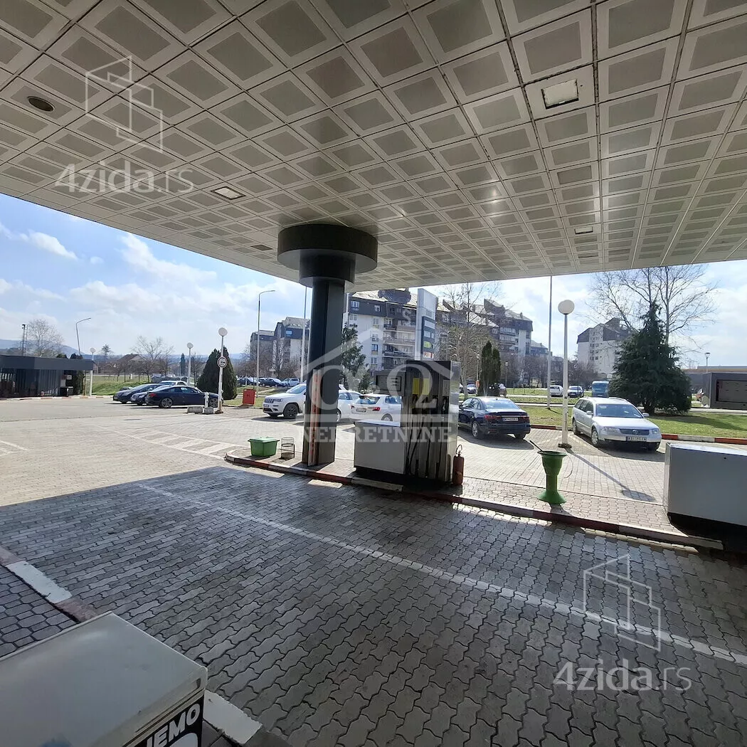 Poslovna zgrada | 4zida