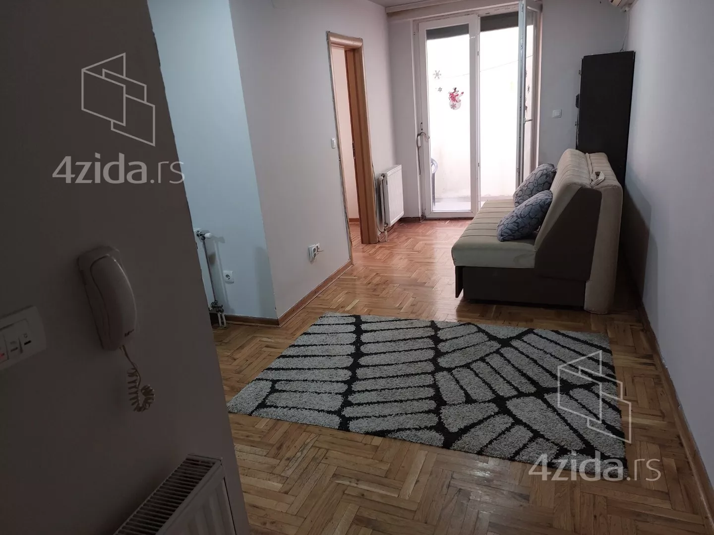 Jednoiposoban stan | 4zida