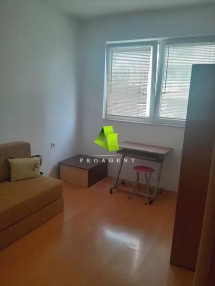 Crveni Pevac | 4zida.rs