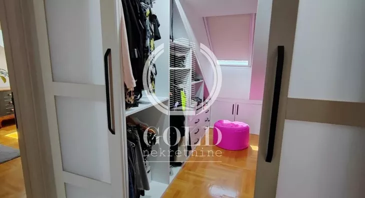 Četvoroiposoban stan | 4zida