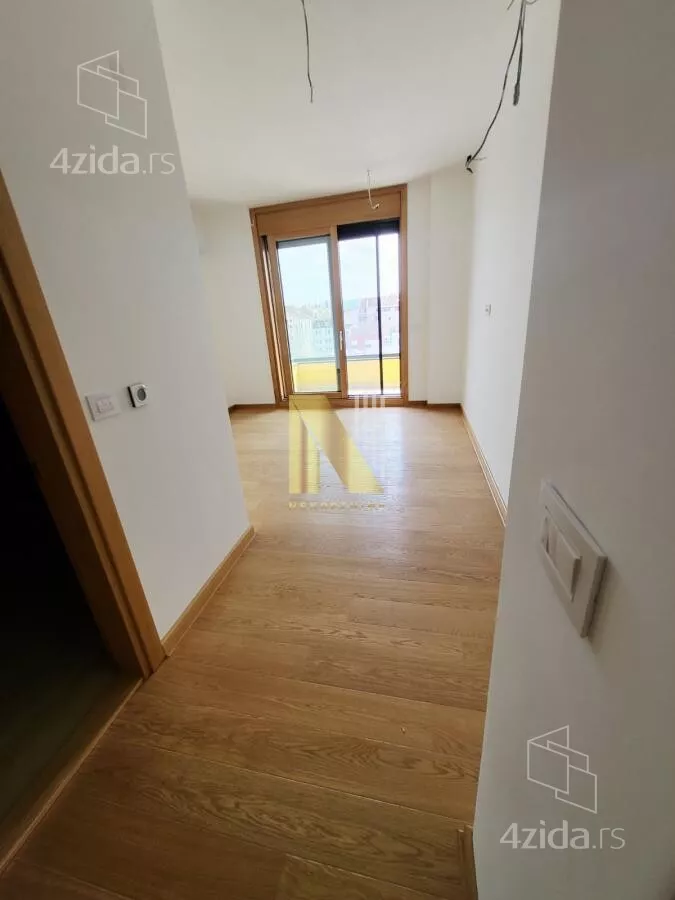 Četvoroiposoban stan | 4zida