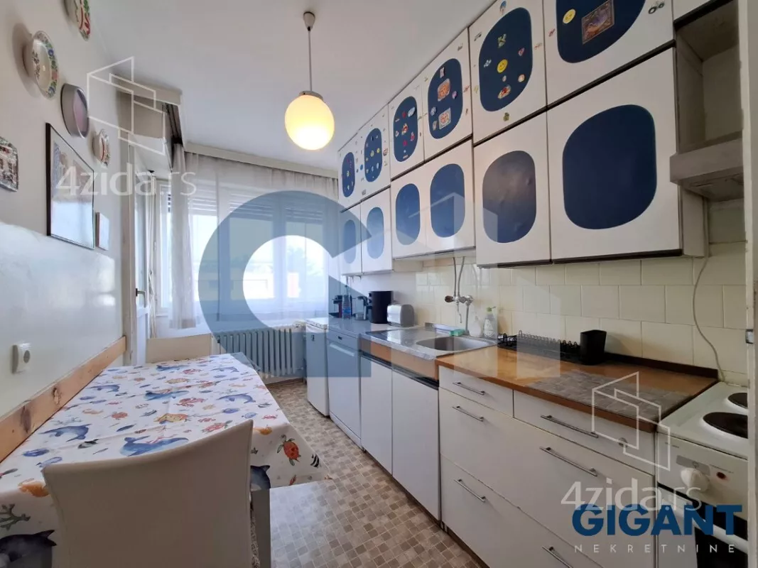 Četvoroiposoban stan | 4zida