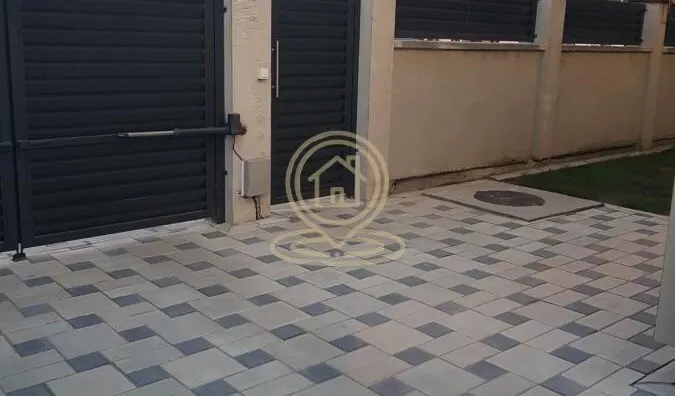 Poslovna zgrada | 4zida