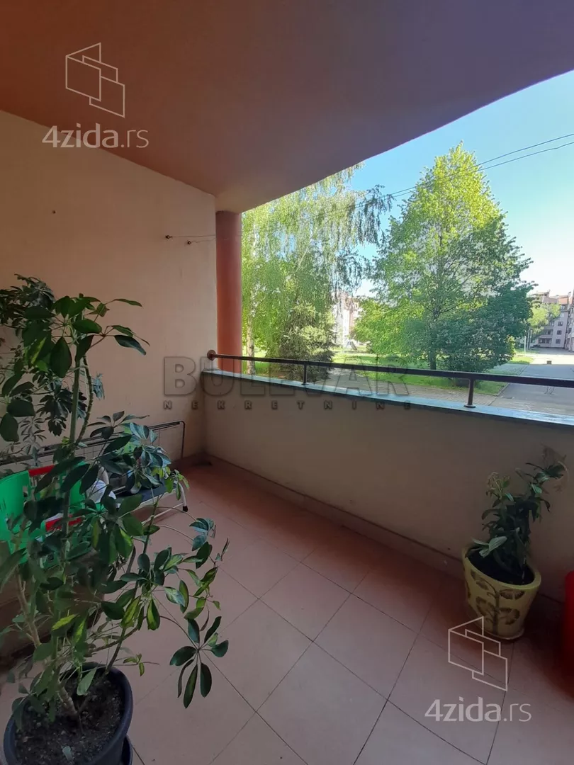 Troiposoban stan | 4zida