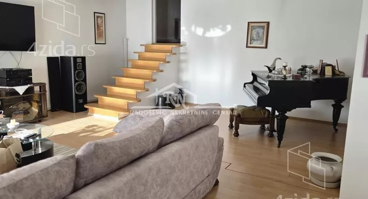 Petoiposoban stan | 4zida