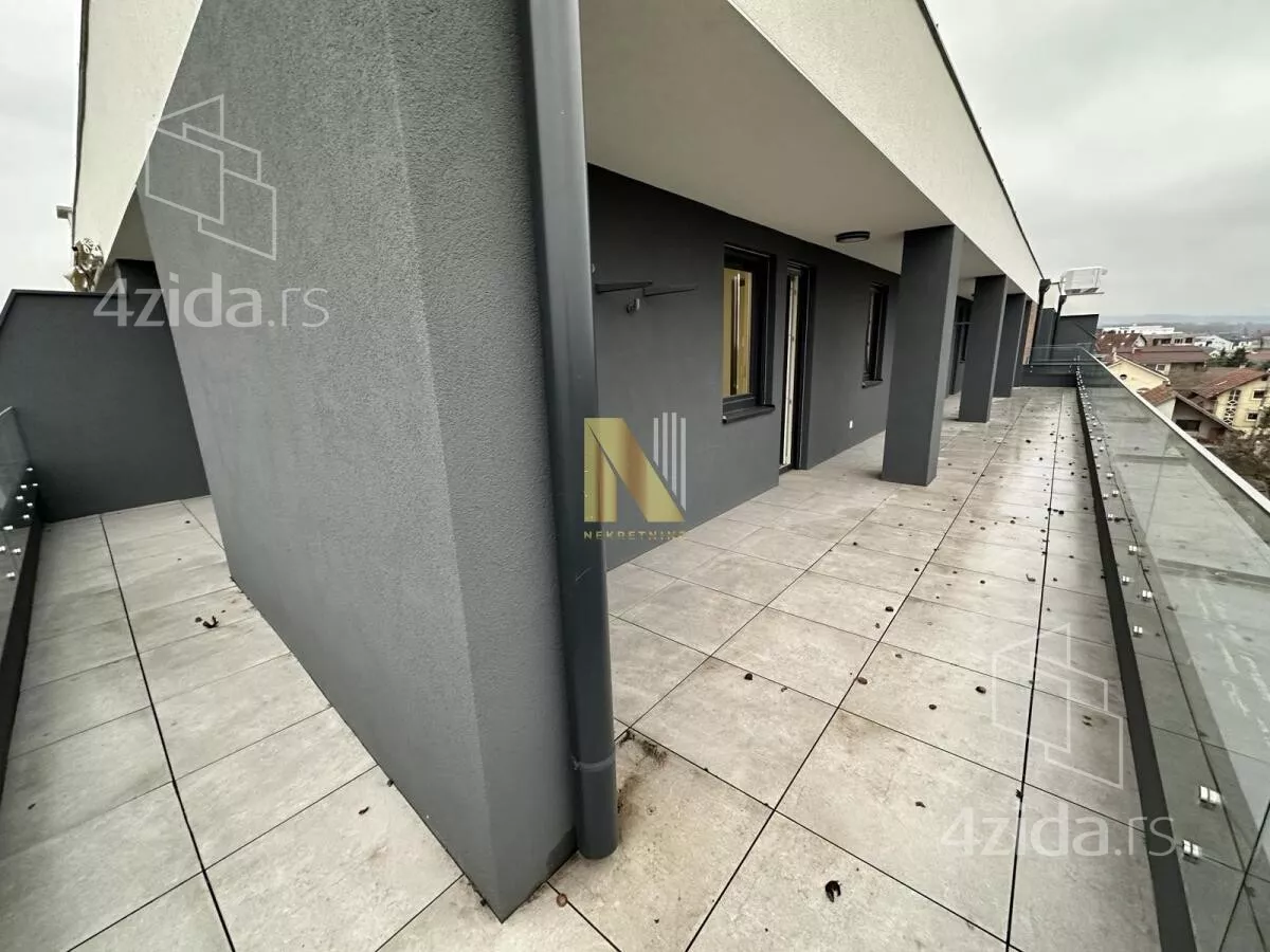 Troiposoban stan | 4zida