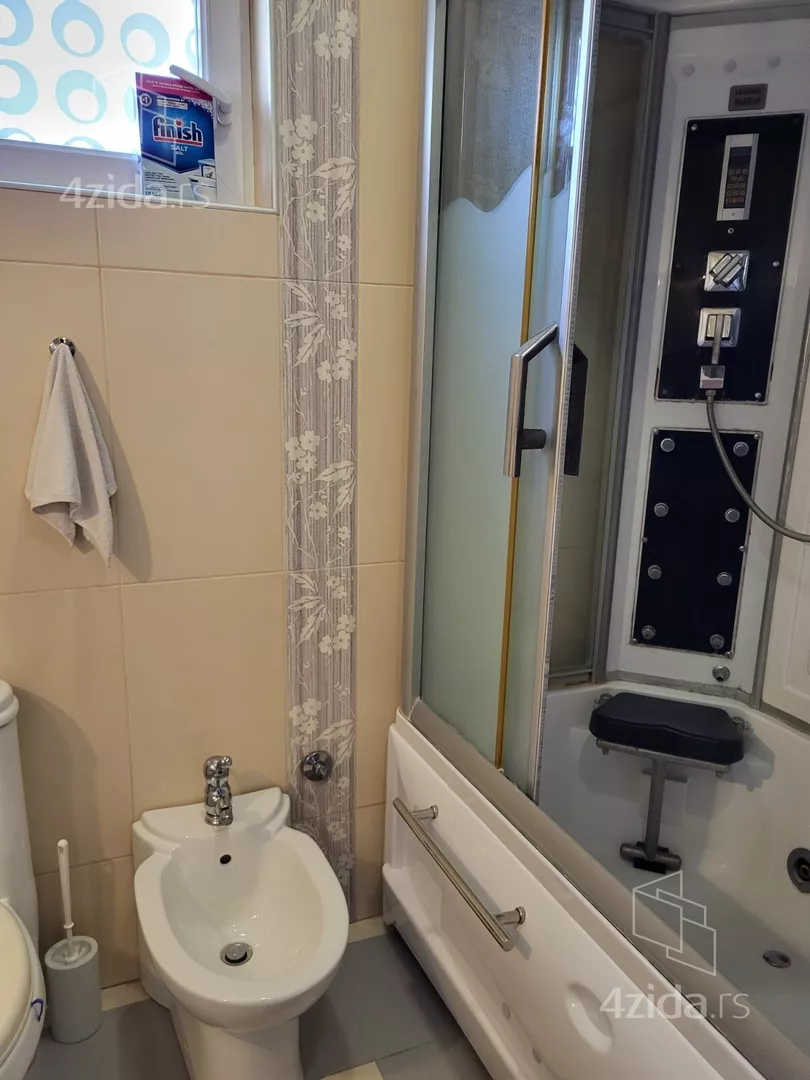 Petosoban stan | 4zida