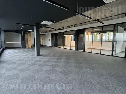 DEDINJE BELI DVOR | 4zida.rs