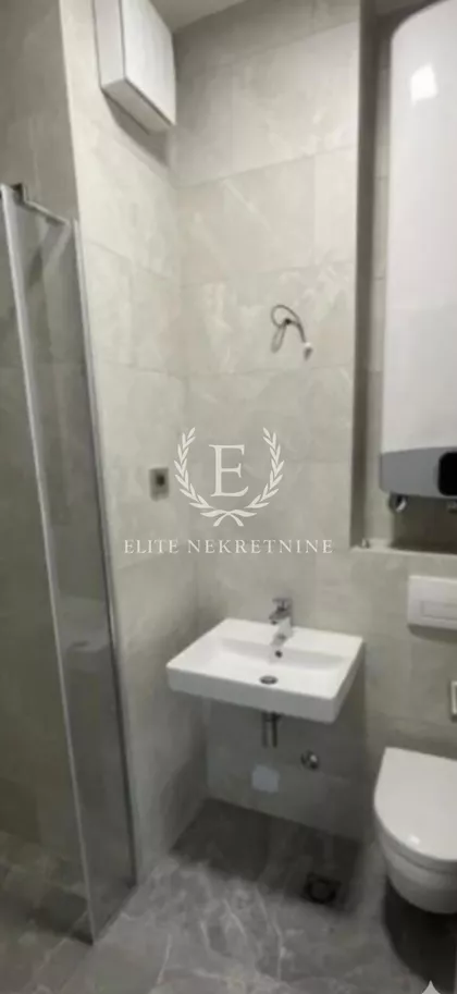 Omladinskih Brigada The One | 4zida.rs