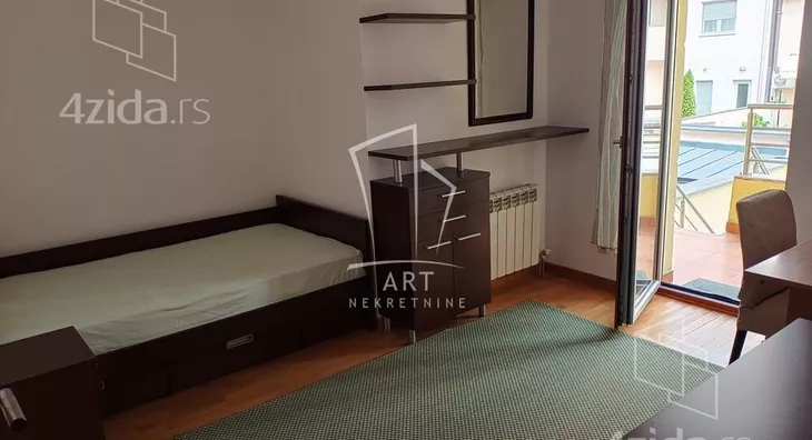 Petosoban stan | 4zida