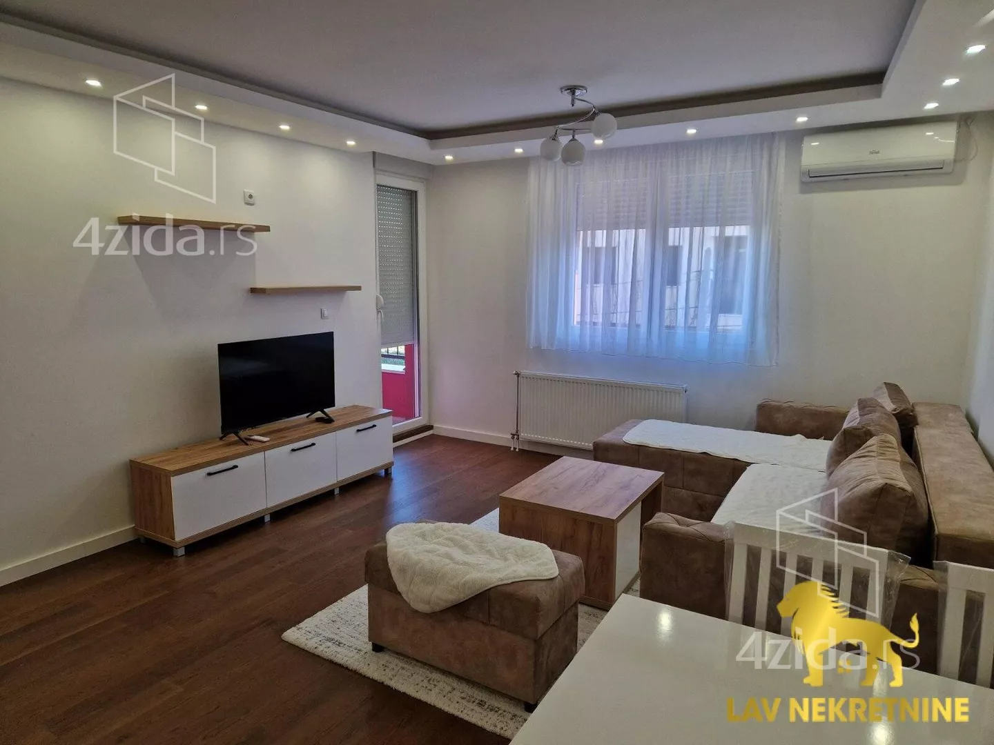 Jednoiposoban stan | 4zida