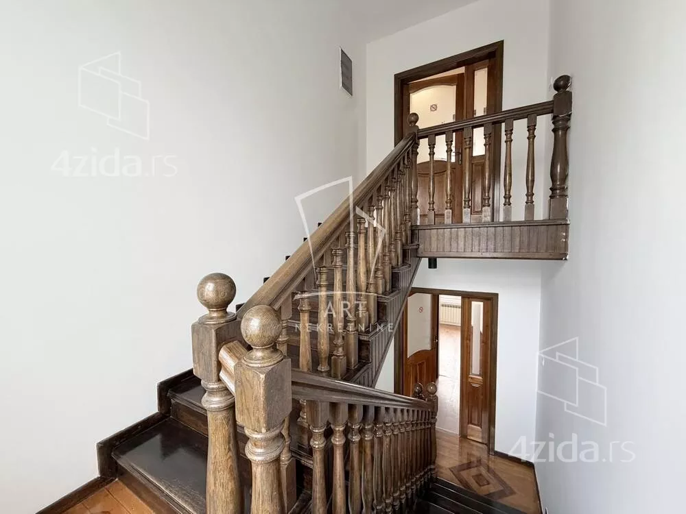 Poslovna zgrada | 4zida