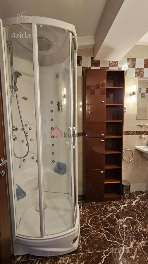 Sedmosoban stan | 4zida