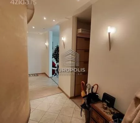 Četvoroiposoban stan | 4zida