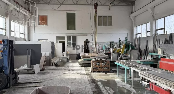 Poslovna zgrada | 4zida