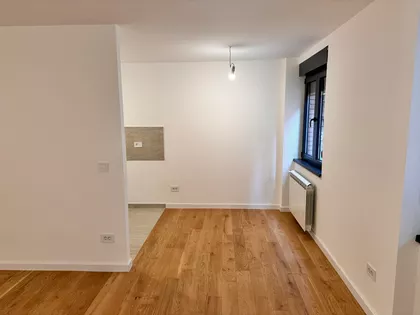 Vukov Spomenik | 4zida.rs