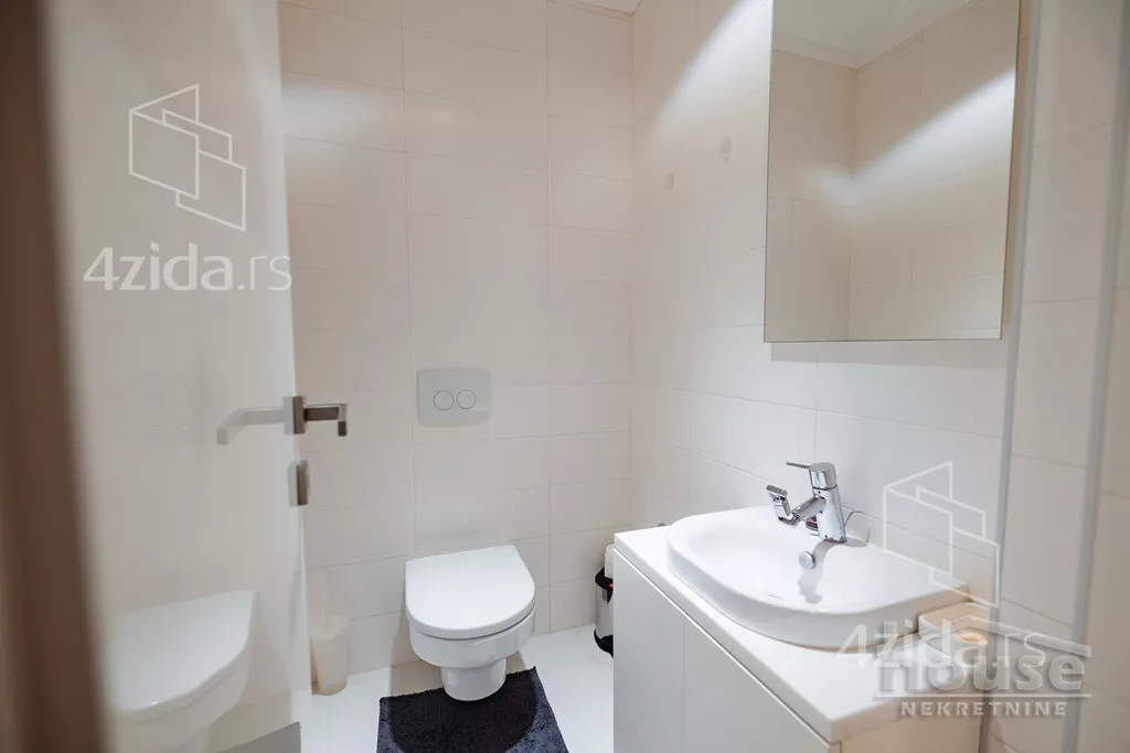 Šestosoban stan | 4zida