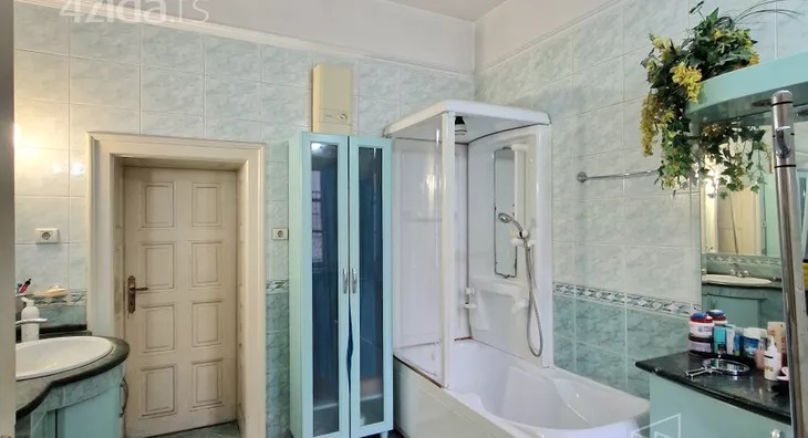 Šestosoban stan | 4zida