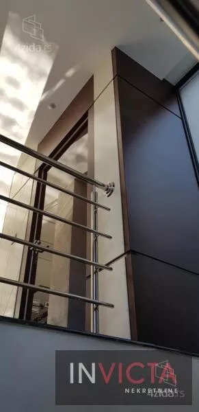 Šestosoban stan | 4zida