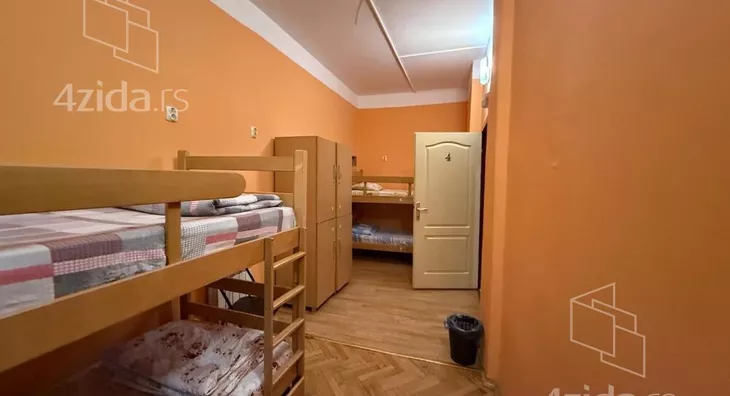 Šestoiposoban stan | 4zida