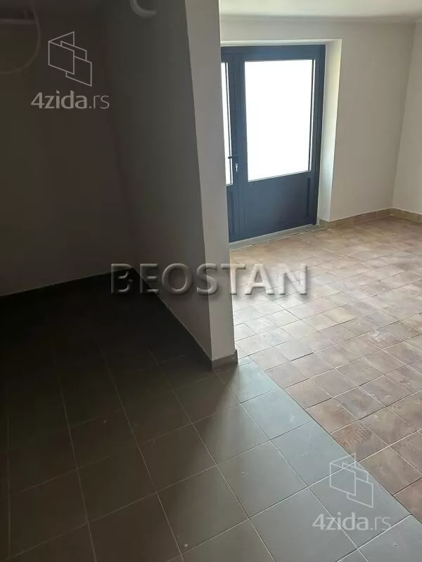 Šestosoban stan | 4zida