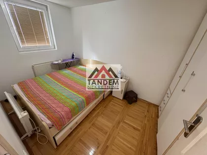 Crveni Pevac | 4zida.rs