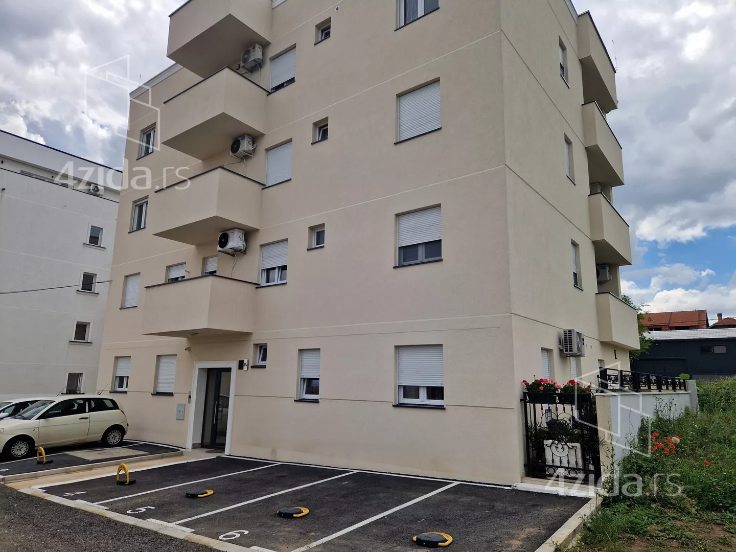 Dvoiposoban stan | 4zida