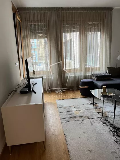 Tadije Sondermajera | 4zida.rs