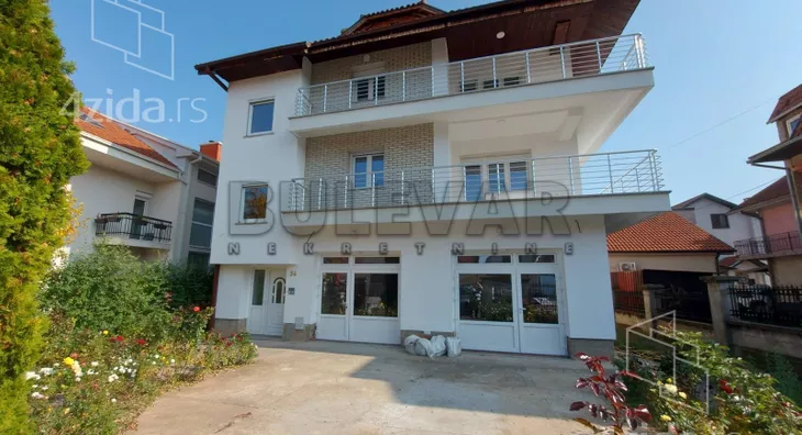 Troiposoban stan | 4zida