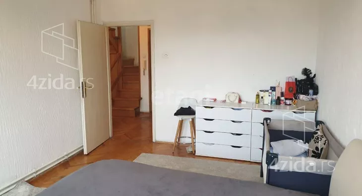 Šestosoban stan | 4zida