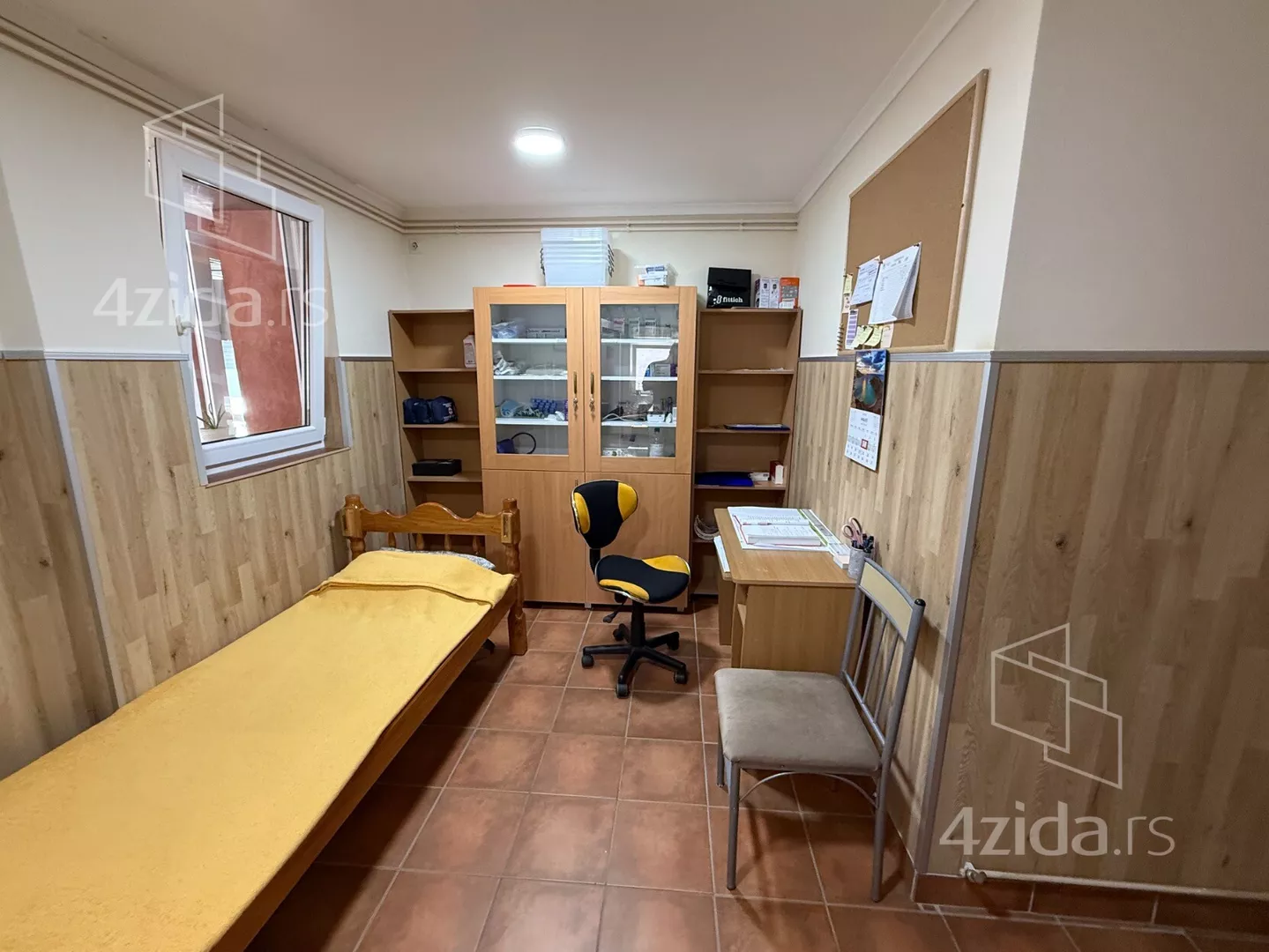 Poslovna zgrada | 4zida